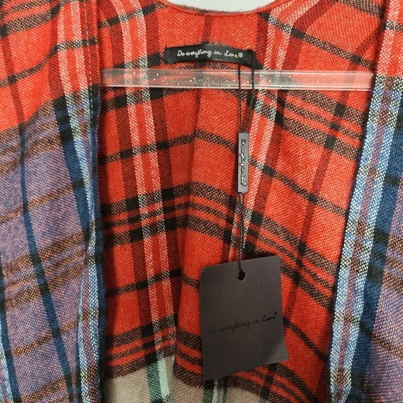 Do everything in love cape/poncho - Picture 2 of 10